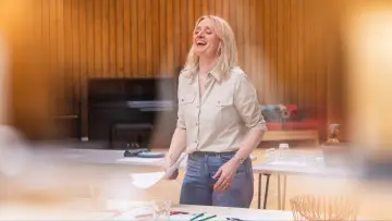 Задник до фільму "National Theatre at Home: Some Woman" #1757243