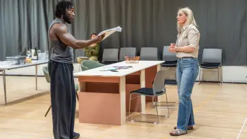 Задник до фільму "National Theatre at Home: Some Woman" #1757254