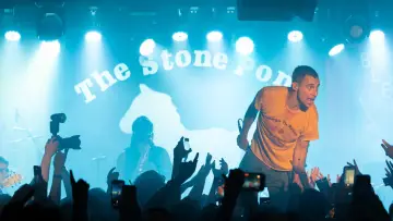 Задник до фильму"Bleachers - Live From The Stone Pony (YouTube Music Nights)" #919880