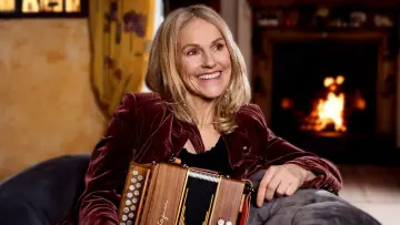 Задник до фильму"Tradfluencer - The Sharon Shannon Story" #917717