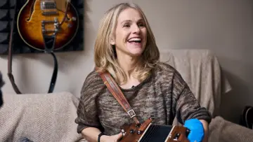 Задник до фильму"Tradfluencer - The Sharon Shannon Story" #917718
