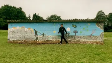 Задник до фильму"Attack On Allford 3: Too Cruel For School" #1192084