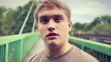 Задник до фильму"Attack On Allford 3: Too Cruel For School" #1192099