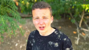Задник до фільму "Attack On Allford 3: Too Cruel For School" #1211252