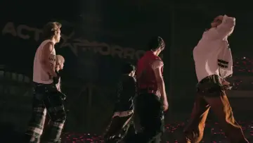 Задник до фильму"TOMORROW X TOGETHER WORLD TOUR 