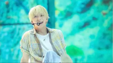 Задник до фильму"TOMORROW X TOGETHER WORLD TOUR 