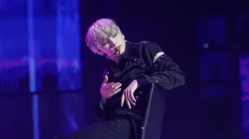 Задник до фильму"TOMORROW X TOGETHER WORLD TOUR 