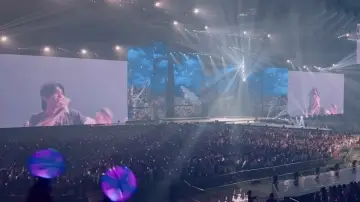 Задник до фильму"TOMORROW X TOGETHER WORLD TOUR 