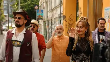 Задник до фильму"Çakallarla Dans 8: Şututgart Çıkarması" #1209078