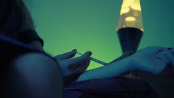 Задник до фильму"Pass the Bottle" #1183531