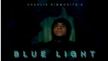 Задник до фильму"Blue Light" #930400