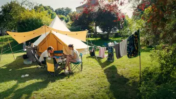 Задник до фильму"Le camping, un siècle de bonheur français" #956698