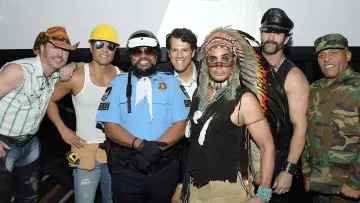 Задник до фильму"YMCA - Die Erfindung der Village People" #956160