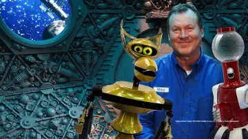 Задник до фильму"MST3K: The RiffTrax Experiments — Sting of Death" #1186962
