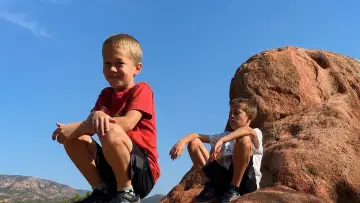 Задник до фильму"A Fun family hike" #957403
