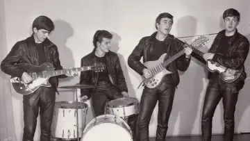 Задник до фильму"Building the Beatles" #980647