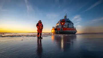 Задник до фильму"Tara Polar Station : mission au coeur de l