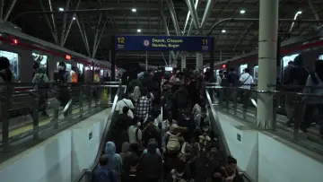 Задник до фильму"Hiruk Pikuk Jakarta" #1144613