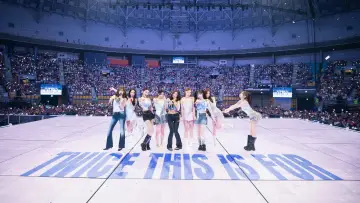 Задник до фільму "TWICE 〈THIS IS FOR〉 WORLD TOUR FINALE in SEOUL" #1521961