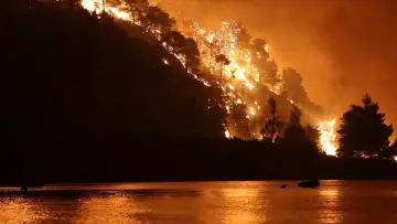 Задник до фильму"La Méditerranée en feu" #1166316