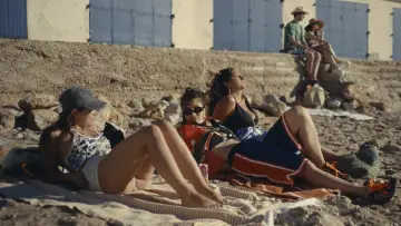 Задник до фільму "Les Filles d