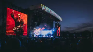 Задник до фільму "The Cure - Isle Of Wight Festival 2026" #1629654