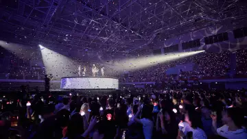 Задник до фильму"Red Velvet FAN-CON 