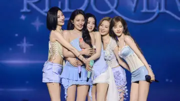 Задник до фильму"Red Velvet FAN-CON 