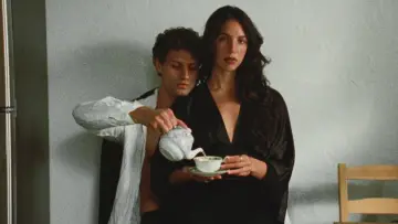 Задник до фильму"A Comfortable Relationship" #1196490
