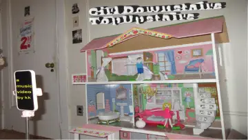 Задник до фильму"Girl Downstairs Top Upstairs" #1196547
