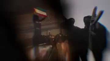 Задник до фільму "Inside Iran: War & Revolution" #1229211