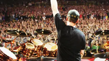 Задник до фільму "Neil Peart: No One