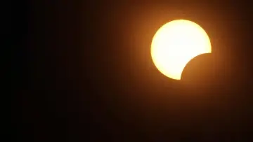 Задник до фільму "Totale Sonnenfinsternis - Europa im Mondschatten" #1229790
