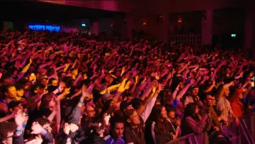 Задник до фільму "SUPER TAKANAKA WORLD LIVE IN LONDON 2026" #1617123