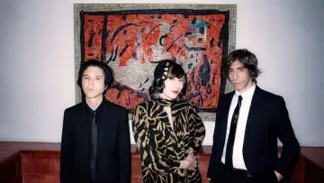 Задник до фільму "Yeah Yeah Yeahs: Hidden in Pieces" #1533740