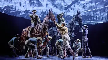 Задник до фільму "National Theatre at Home: War Horse" #1899611