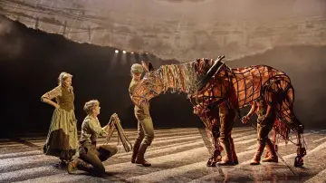 Задник до фільму "National Theatre at Home: War Horse" #1899615
