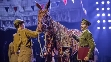 Задник до фільму "National Theatre at Home: War Horse" #1899616