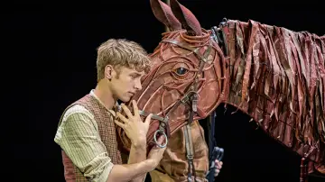 Задник до фільму "National Theatre at Home: War Horse" #1899627