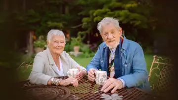 Задник до фільму "Tea with Judi Dench featuring Ian McKellen" #1225851