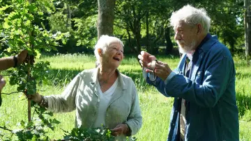 Задник до фільму "Tea with Judi Dench featuring Ian McKellen" #1627842