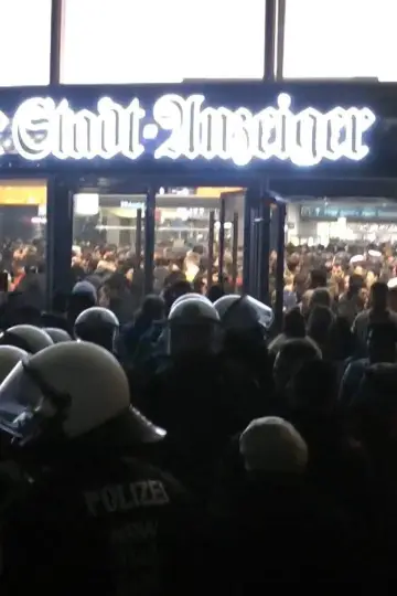 Постер до фільму "Die Kölner Silvesternacht - Die Nacht der Ohnmacht" #1577709