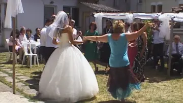 Задник до фільму "Ο Γάμος της Ξαδέρφης μου" #1571948