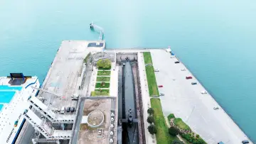 Задник до фільму "Cherbourg : la fabrique des sous-marins" #1582426