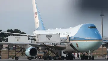 Задник до фільму "Instadocs: The Decoy Plane" #1624815