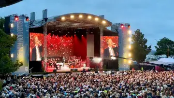 Задник до фільму "25 juli-konserten på Åland 2026" #1616917