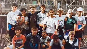 Задник до фільму "The Club That Conquered the Premier League" #1639376