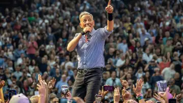 Задник до фільму "Bruce Springsteen and the E Street Band: Land of Hope and Dreams American Tour (Philadelphia Freedom Cut): Part One" #1632227