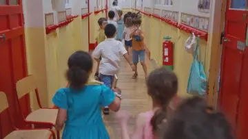 Задник до фільму "Une petite école française" #1635764