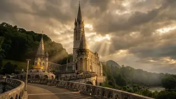 Задник до фільму "Lourdes : capitale des miracles" #1647770